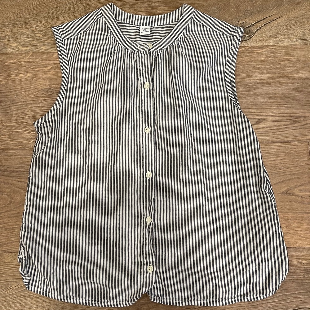 Old Navy Women’s sleeveless blouse.